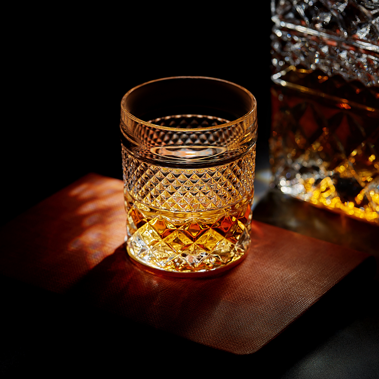 Elegant Whiskey Decanter & Glass Set – Crafted for Connoisseurs with Star-Patterned Carafe and Granite Chilling Rocks