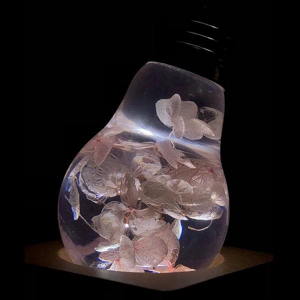 EP LIGHT - Pink Hydrangea LED Bulb with Eco-Friendly Resin.